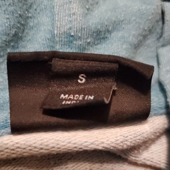 Patagonia Light Blue Hoodie with Bear Graphic - Picture 3 of 10